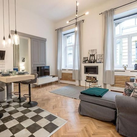 Industrial Fantasy Apartment Budapest Luaran gambar