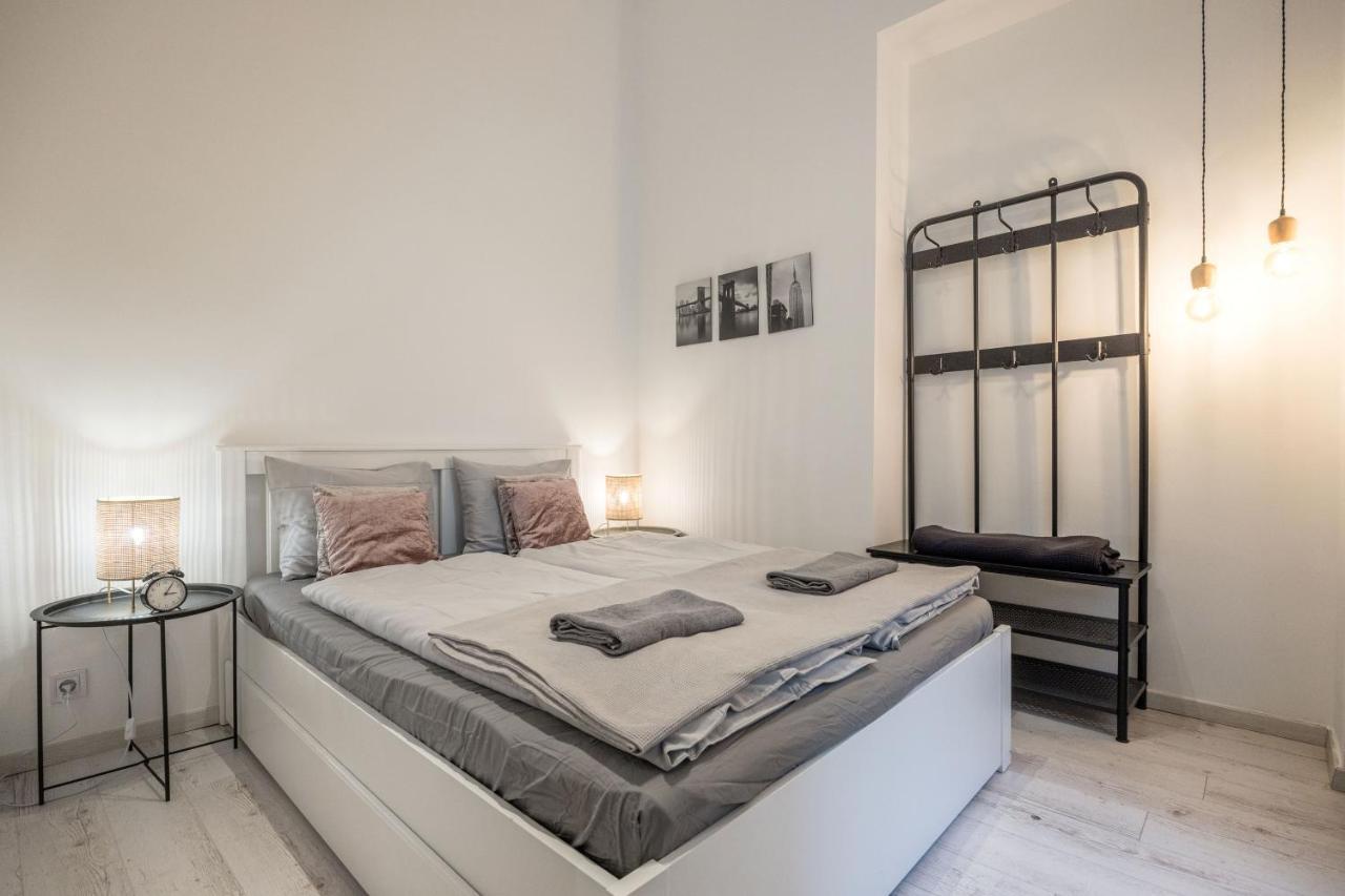 Industrial Fantasy Apartment Budapest Luaran gambar